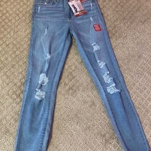 A nice pair of leggings from Levi’s never worn before and new with tags.